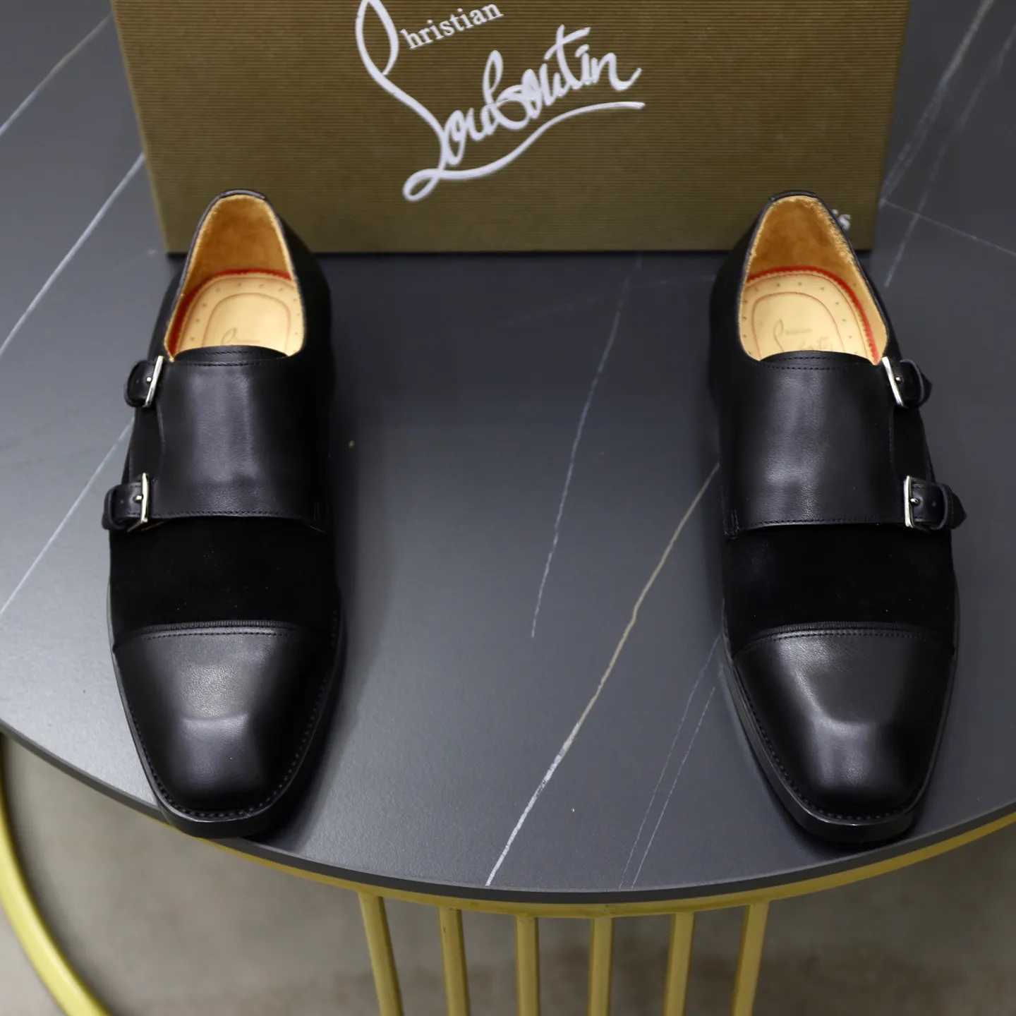 Ex-factory price: 620💰Christia*.Loubouti*🆑High-end men’s business formal leather shoes | Classic red sole shoes | Original imported first-layer cowhide | Water-dyed cowhide lining | Italian imported red rubber outsole | High-end luxury | Perfect interpretation of fashion, sunshine, style, suitable for various occasions Size: 39-44 (38.45 custom-made)